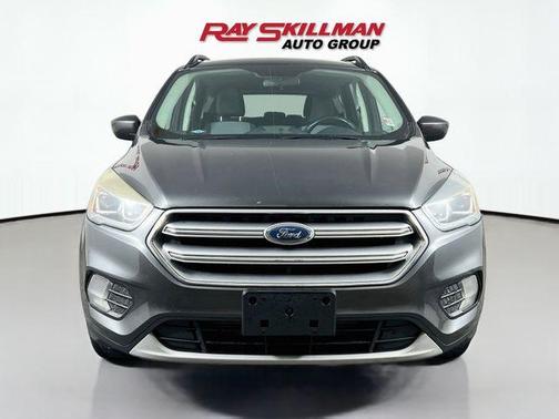 Ingot Silver Metallic 2017 Ford Escape SE
