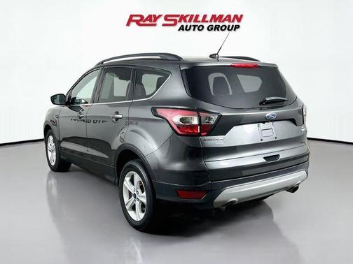 Ingot Silver Metallic 2017 Ford Escape SE