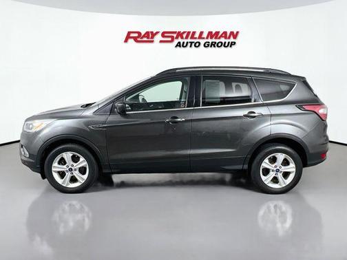 Ingot Silver Metallic 2017 Ford Escape SE