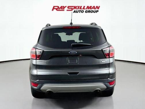 Ingot Silver Metallic 2017 Ford Escape SE