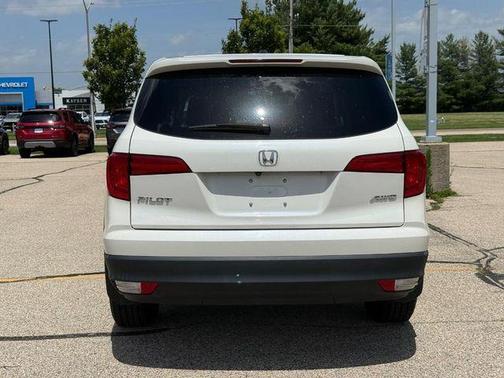 White Diamond Pearl 2017 Honda Pilot EX-L