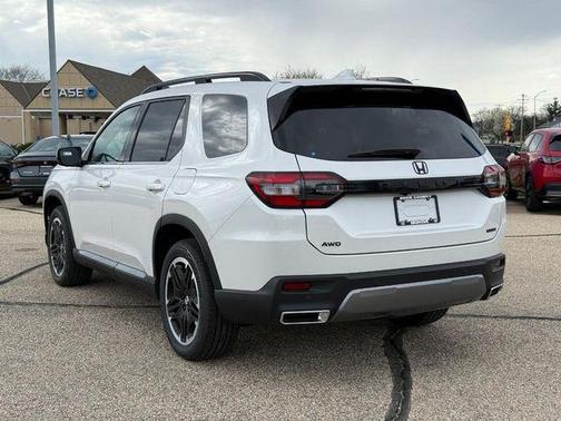 Platinum White Pearl 2026 Honda Pilot Touring 8-Passenger