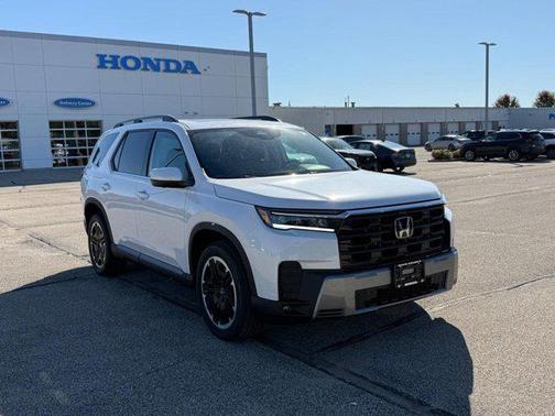 Platinum White Pearl 2026 Honda Pilot Touring 8-Passenger