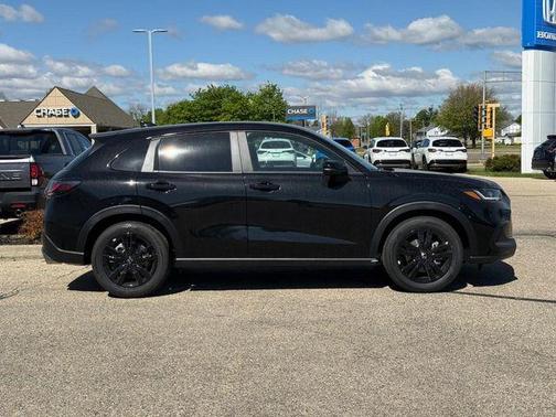 Crystal Black Pearl 2027 Honda HR-V Sport