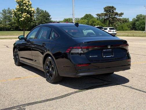 Crystal Black Pearl 2025 Honda Accord SE