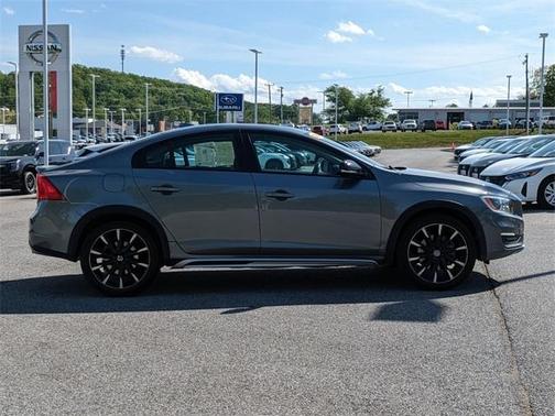 2018 Volvo S60 Cross Country T5