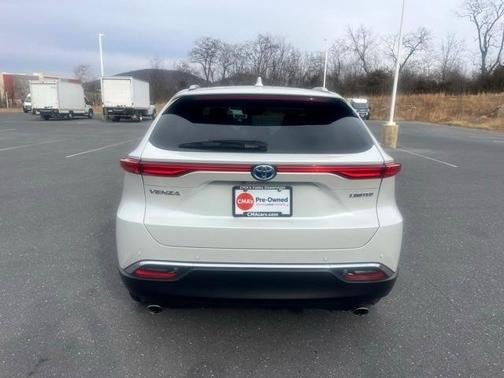 2024 Toyota Venza LE