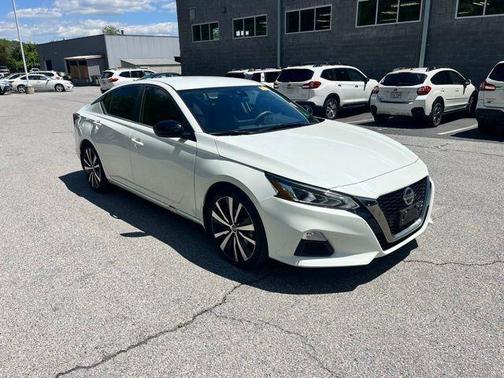 White 2021 Nissan Altima 2.5 SR