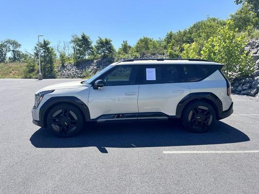 Ivory Silver 2024 Kia EV9 GT-Line