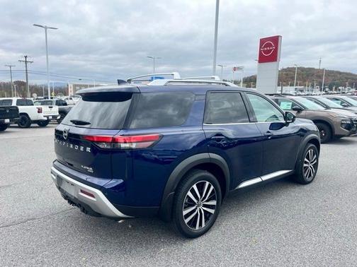 2023 Nissan Pathfinder Platinum