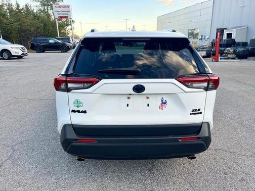 2021 Toyota RAV4 Hybrid XLE