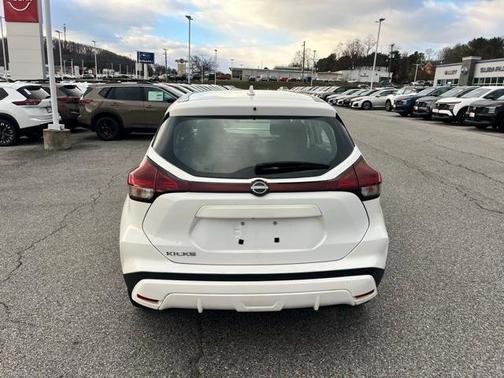 2022 Nissan Kicks S