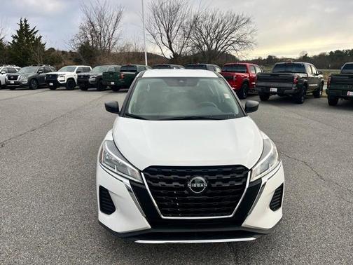 2022 Nissan Kicks S