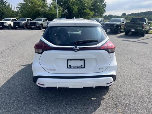 Fresh Powder 2024 Nissan Kicks SV
