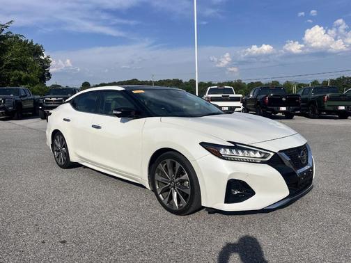 White 2022 Nissan Maxima Platinum