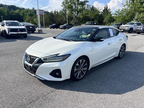 White 2022 Nissan Maxima Platinum