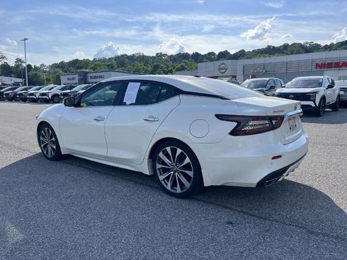 White 2022 Nissan Maxima Platinum