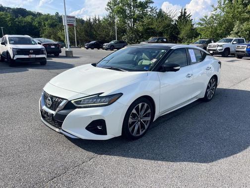 White 2022 Nissan Maxima Platinum