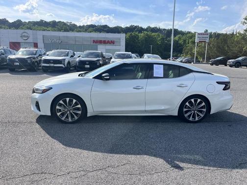 White 2022 Nissan Maxima Platinum