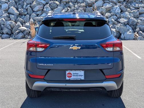 Blue Glow Metallic 2022 Chevrolet Trailblazer LT