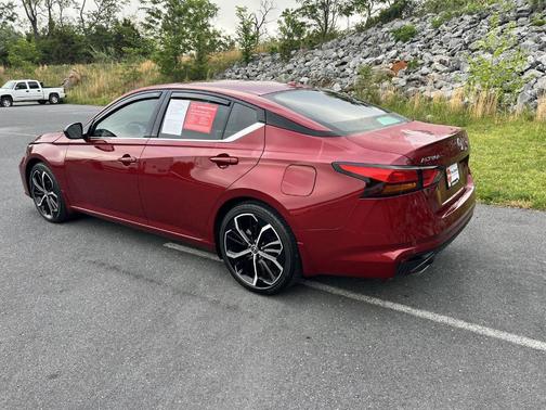 Scarlet Ember 2024 Nissan Altima 2.5 SR