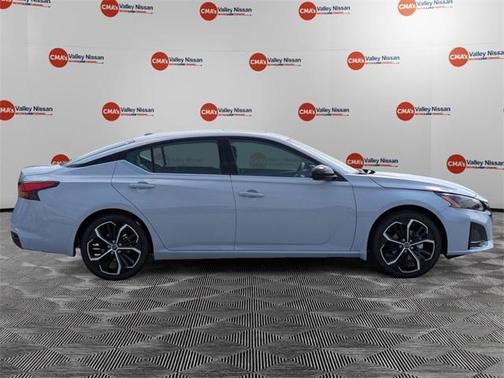 2025 Nissan Altima SR