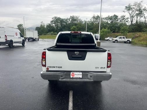 Glacier White 2018 Nissan Frontier SV