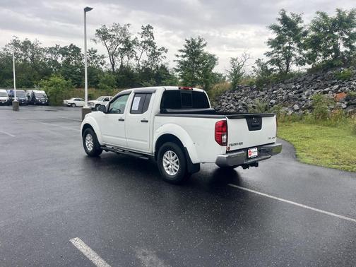 Glacier White 2018 Nissan Frontier SV