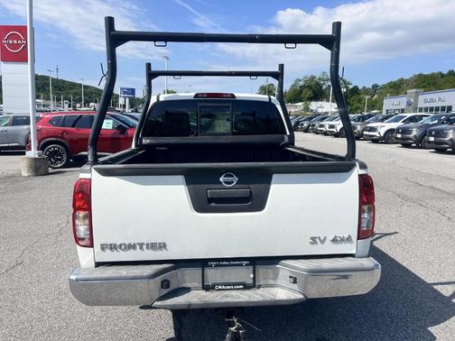 Glacier White 2018 Nissan Frontier SV