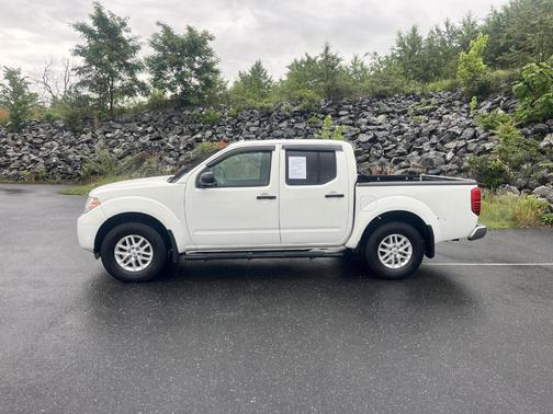 Glacier White 2018 Nissan Frontier SV