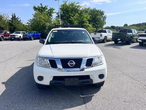 Glacier White 2018 Nissan Frontier SV