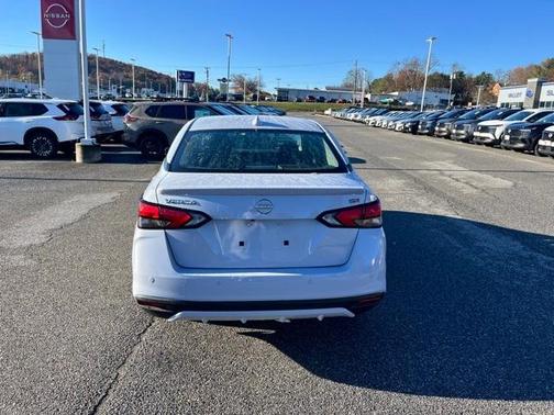 2024 Nissan Versa 1.6 SR