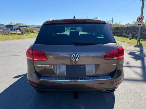 Toffee Brown Metallic 2011 Volkswagen Touareg VR6 Lux