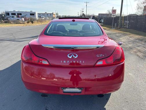 2011 INFINITI G37x Base