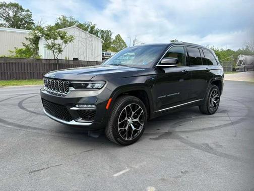 Diamond Black Crystal Pearlcoat 2023 Jeep Grand Cherokee 4xe Summit Reserve