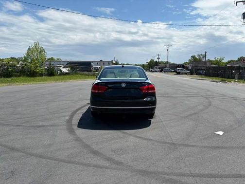 Black 2013 Volkswagen Passat 2.0 TDI SEL Premium