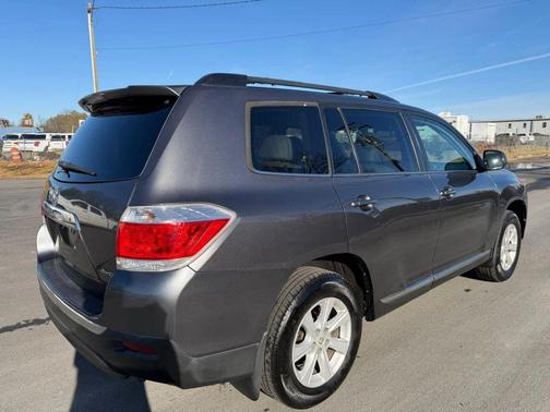 2013 Toyota Highlander SE
