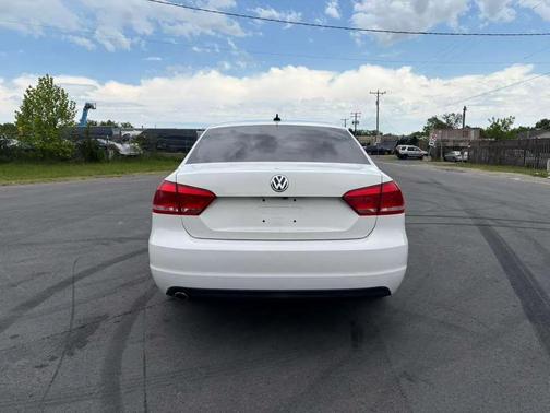 Candy White 2015 Volkswagen Passat 2.0L TDI DSG SE w/Sunroof