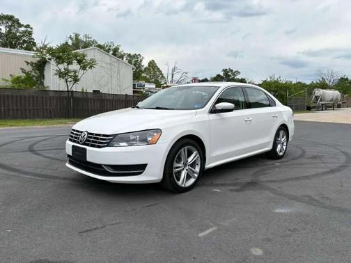 Candy White 2015 Volkswagen Passat 2.0L TDI DSG SE w/Sunroof