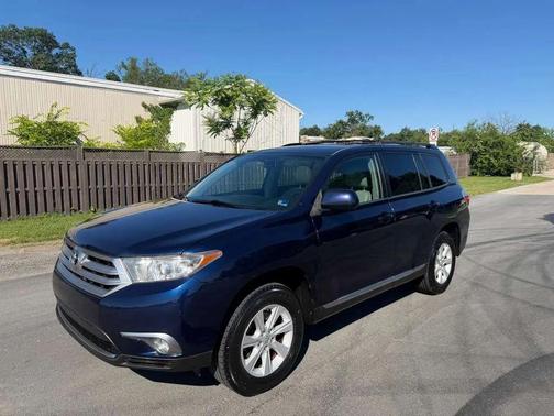 Blue 2013 Toyota Highlander SE SUV