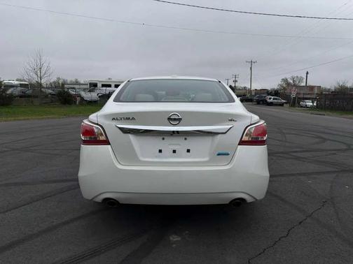 Pearl White 2013 Nissan Altima 2.5 SL