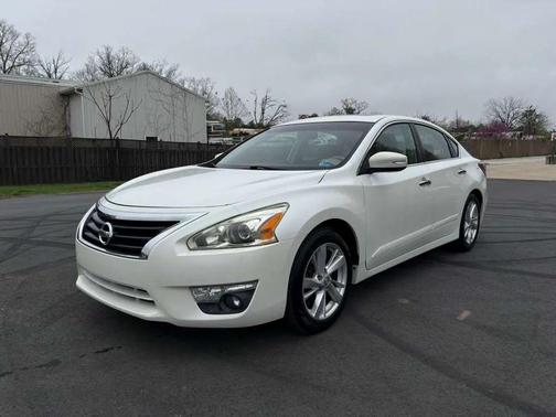 Pearl White 2013 Nissan Altima 2.5 SL