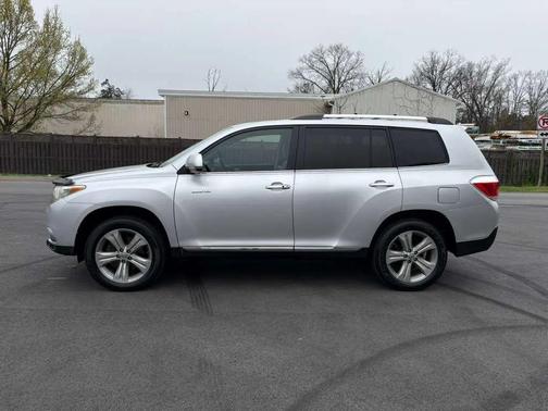 Classic Silver Metallic 2012 Toyota Highlander Limited