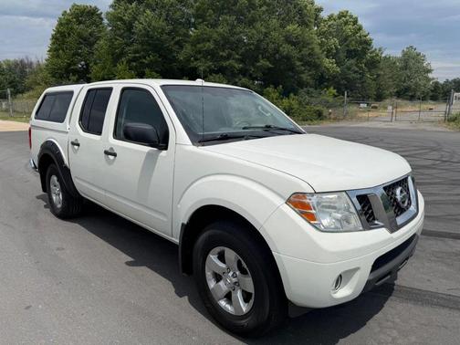 Glacier White 2013 Nissan Frontier SV