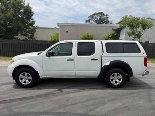 Glacier White 2013 Nissan Frontier SV