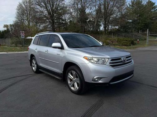 Classic Silver Metallic 2013 Toyota Highlander Limited
