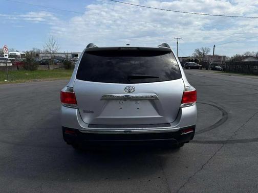 Classic Silver Metallic 2013 Toyota Highlander Limited