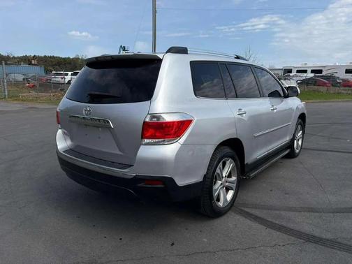 Classic Silver Metallic 2013 Toyota Highlander Limited
