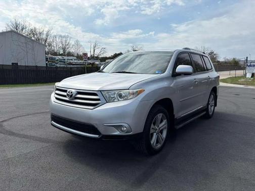 Classic Silver Metallic 2013 Toyota Highlander Limited