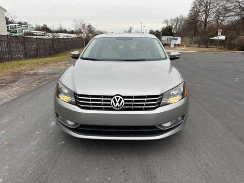 2013 Volkswagen Passat 2.0 TDI SE w/ Sunroof